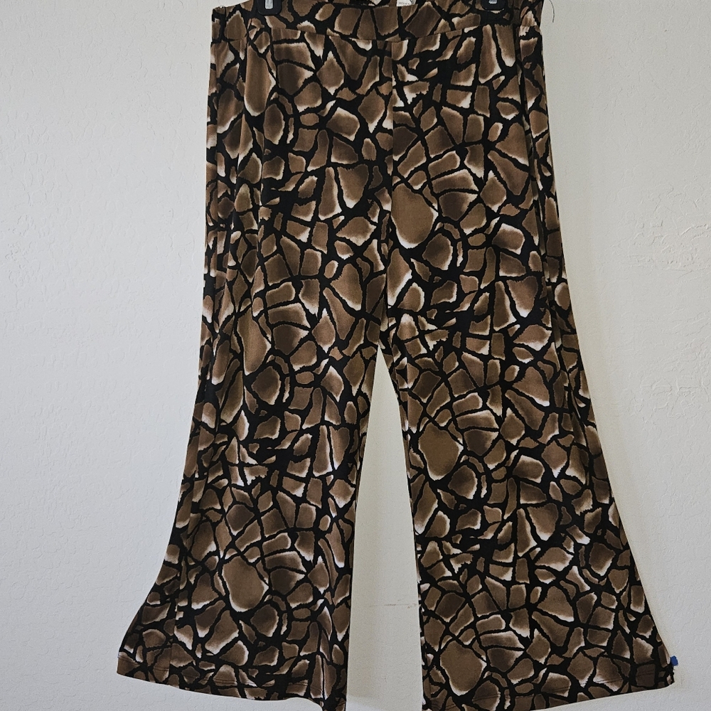 Chico's Women Tan and Black Patterned Cullotte Crop Pants (Size 2) Large /12